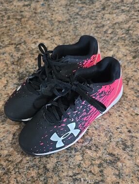 Under Armour Kids Black and Hot Pink Softball Cleats Size 12